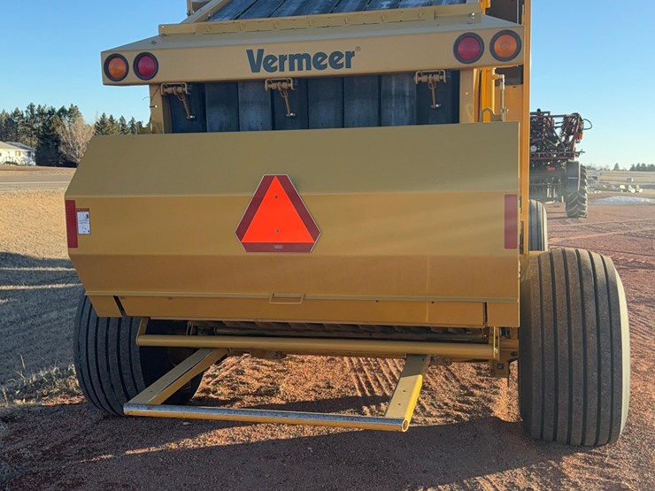 2018-vermeer-605n-image-3