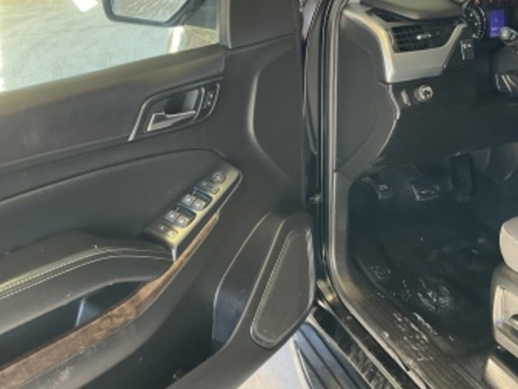 2015-chevrolet-tahoe-image-23