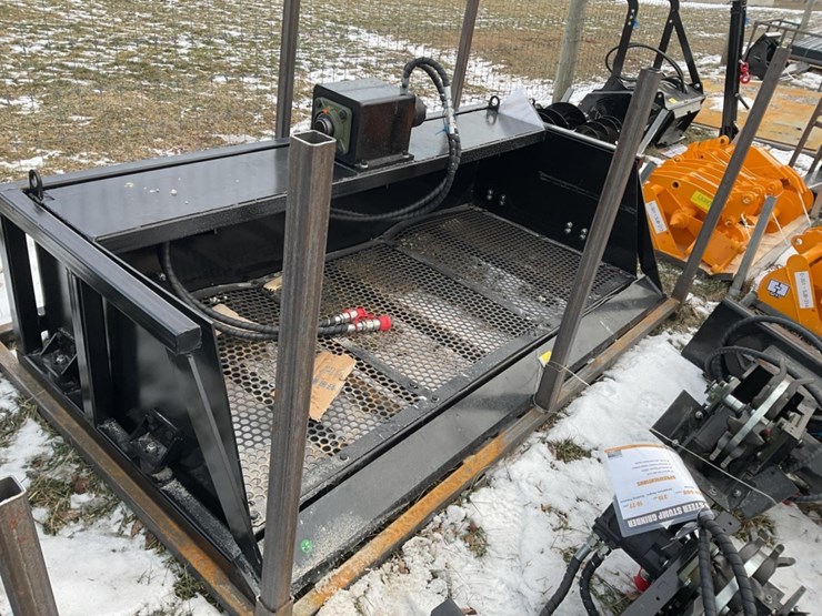 new-unused-giyi-model-vb59-vibrating-bucket-skid-loader-attachment,-79"-wide-image-1