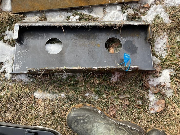 new-unused-giyi-toro-dingo-weldable-mini-skid-loader-mount-plate-image-2