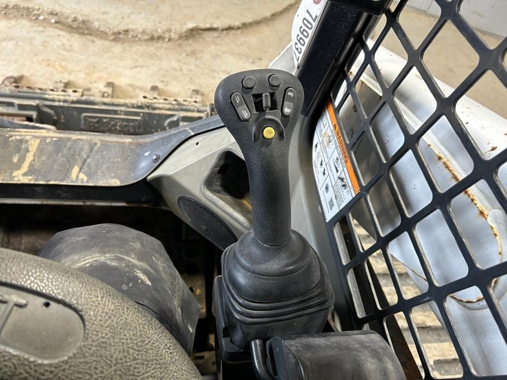 bobcat-t740-image-24