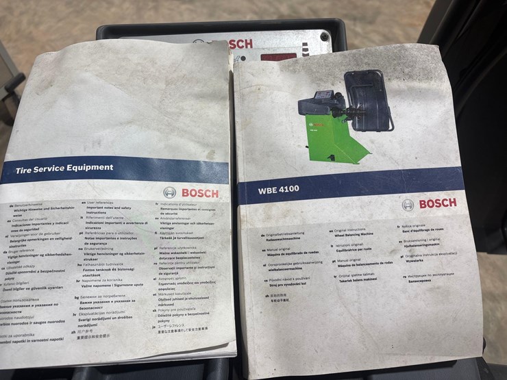 2016-bosch-wbe4100-tire-balancer-image-11