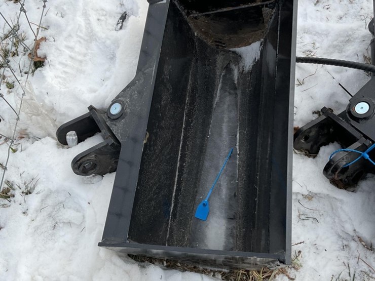 new-unused-miva-24"-hydraulic-tilt-bucket-mini-excavator-attachment-image-2