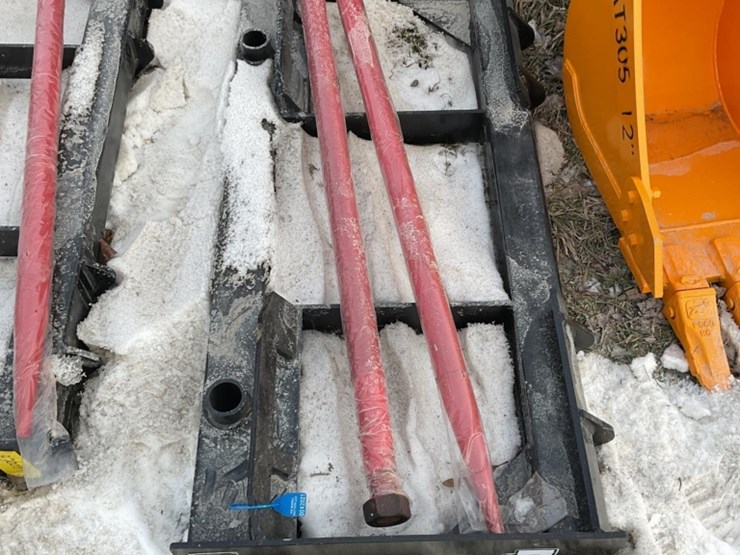 new-unused-giyi-model-bf47-bale-spear-skid-loader-attachment-image-2