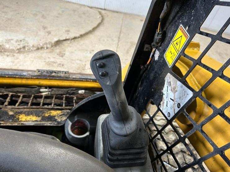 2021-caterpillar-226d3-image-21