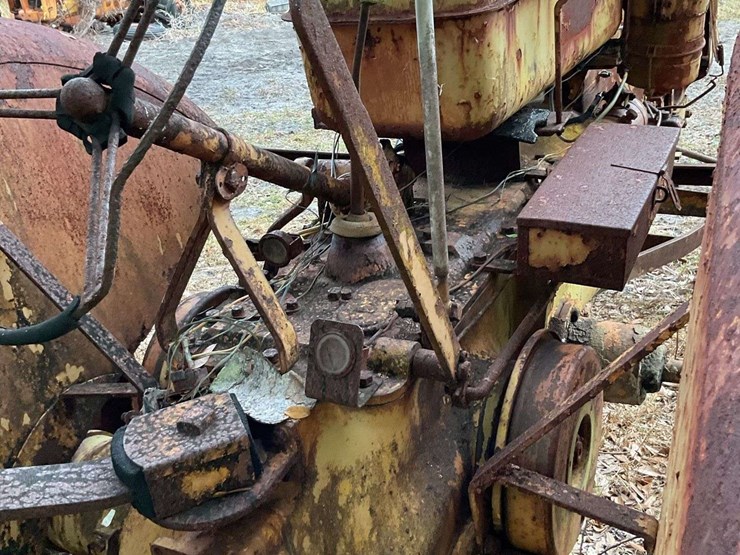 minneapolis-moline-parts-tractor-image-7