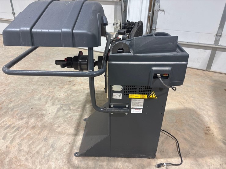 2016-bosch-wbe4100-tire-balancer-image-7