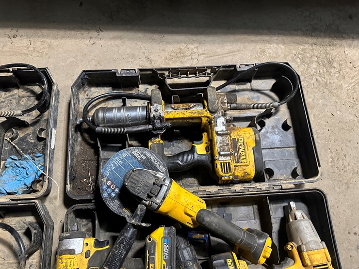 #38493-•-lot-of-dewalt-cordless-power-tools-image-6