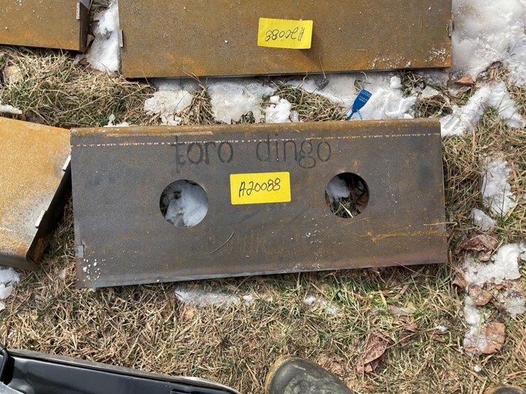 new-unused-giyi-toro-dingo-weldable-mini-skid-loader-mount-plate-image-3