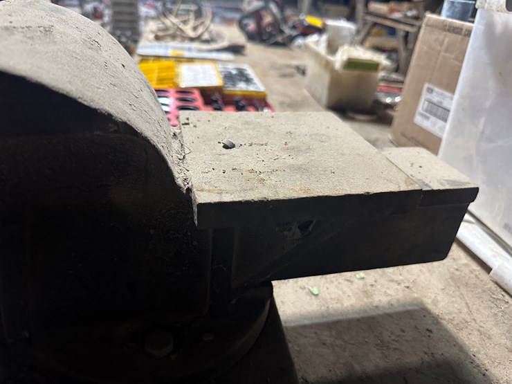 #38487-•-shop-table-w/-8"-vise-image-9