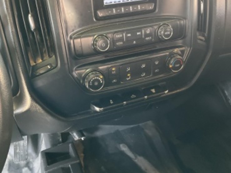 2015-chevrolet-silverado-3500-image-21