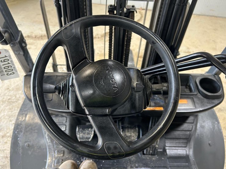 2019-toyota-8fgu25-image-21