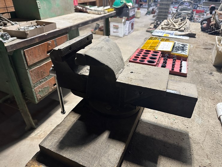 #38487-•-shop-table-w/-8"-vise-image-8