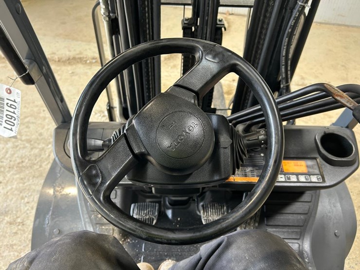 2020-toyota-8fgu25-image-23