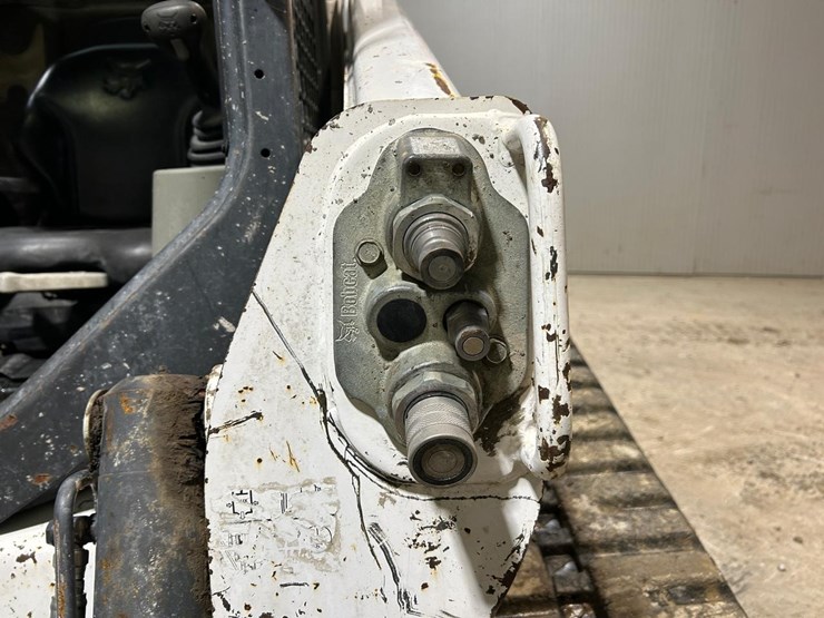 bobcat-t740-image-11