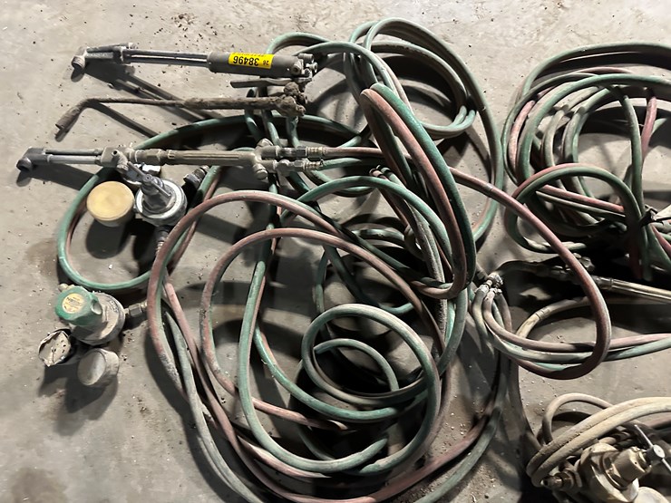 #38496-•-lot-of-torches,-hoses,-&-gauges-image-8