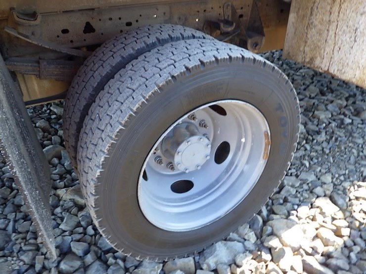 2006-ford-f550-image-39