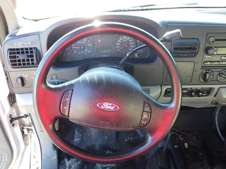 2006-ford-f550-image-30