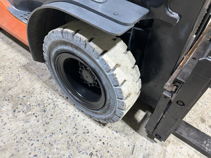 2019-toyota-8fgu25-image-11