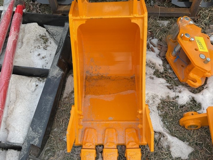 caterpillar-305-image-2