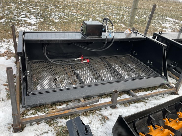 new-unused-giyi-model-vb59-vibrating-bucket-skid-loader-attachment,-79"-wide-image-1