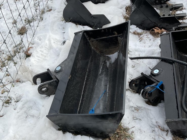 new-unused-miva-24"-hydraulic-tilt-bucket-mini-excavator-attachment-image-3