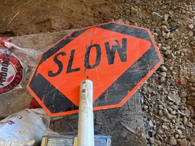 stop/slow-sign.-air-hoses,-headlights-etc-image-3