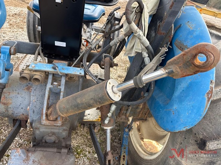 new-holland-3930-image-11