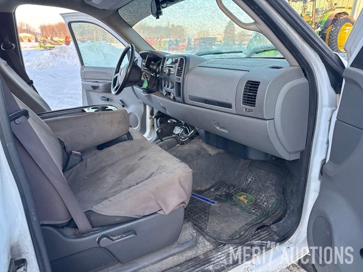 2009-chevrolet-3500-image-25