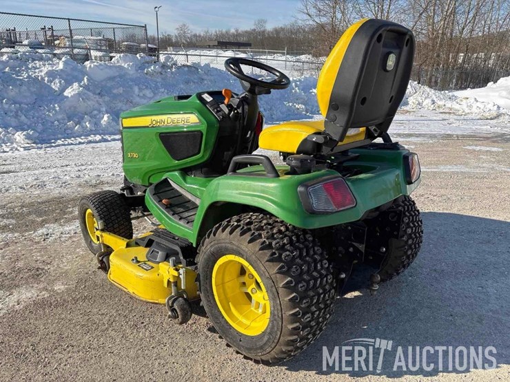 2022-john-deere-x730-image-3