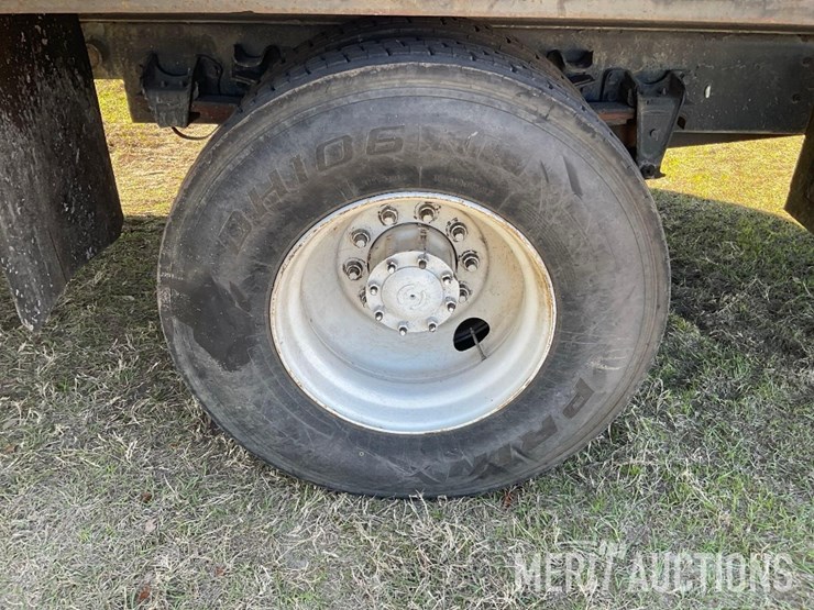 1997-freightliner-fl70-image-25