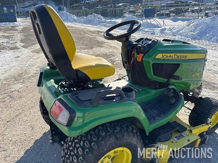 2022-john-deere-x730-image-17