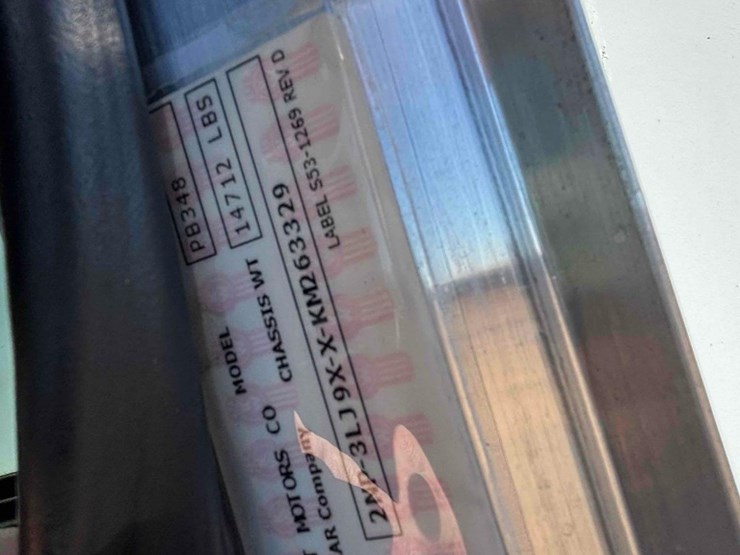 2019-peterbilt-348-image-11