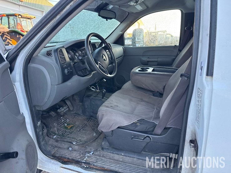 2009-chevrolet-3500-image-23