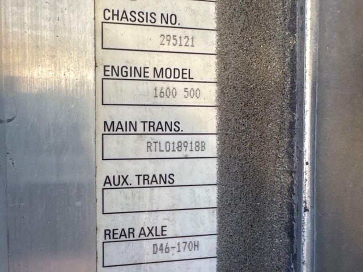 2011-kenworth-w900-image-31