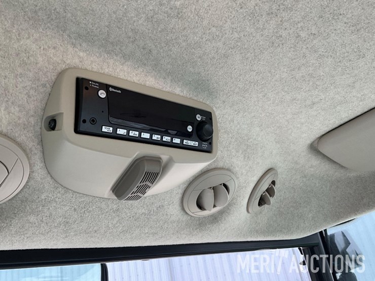 2024-john-deere-4066r-image-35