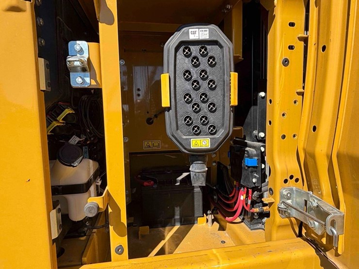 caterpillar-323-image-4