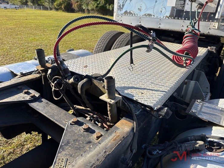 2011-kenworth-w900-image-7