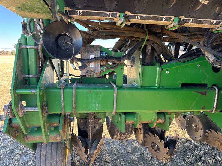 2014-john-deere-1770nt-image-51