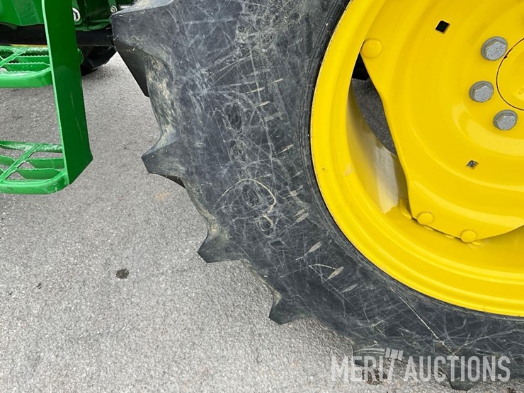 2024-john-deere-5075e-image-16