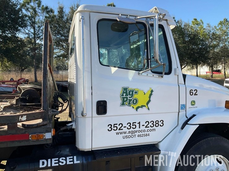 1997-freightliner-fl70-image-31