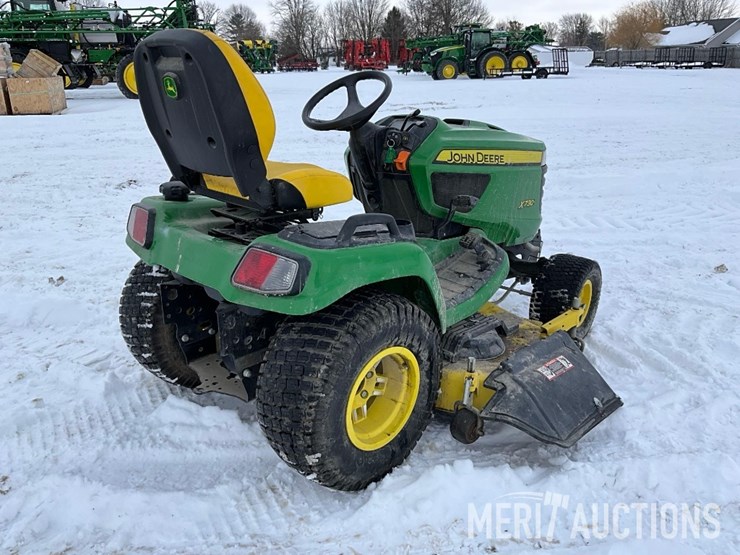 2022-john-deere-x730-image-5