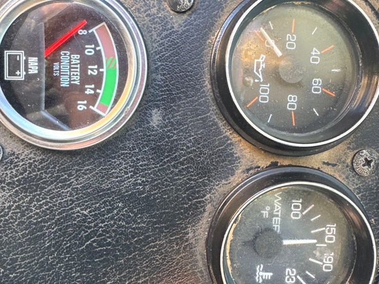 1992-white-gmc-haying-mantis-stacker-truck-image-32