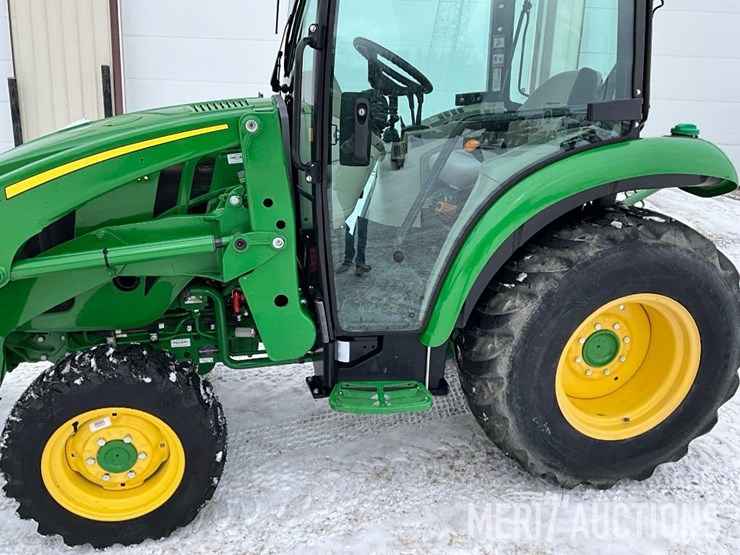 2021-john-deere-3046r-image-13