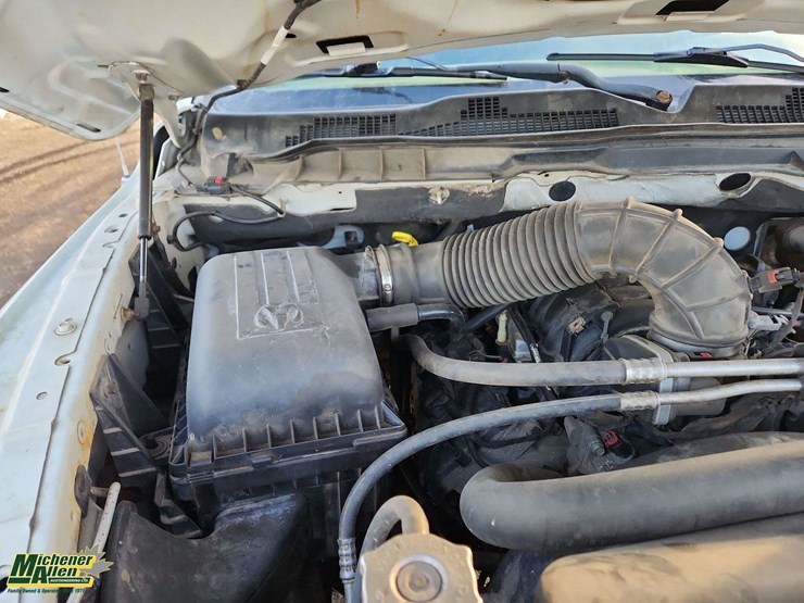 2012-dodge-3500-image-26