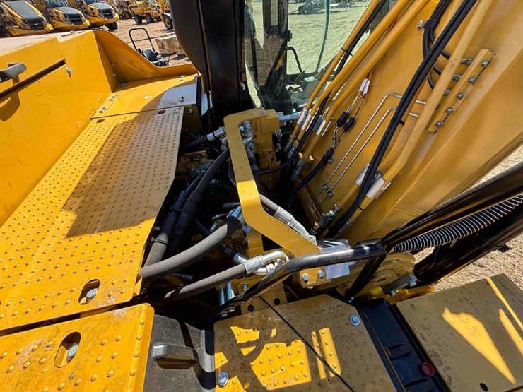 caterpillar-323-image-20