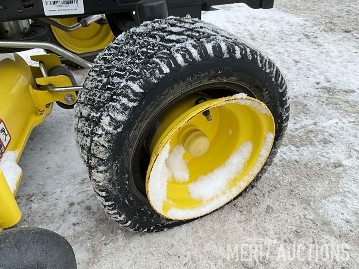 2019-john-deere-x380-image-15