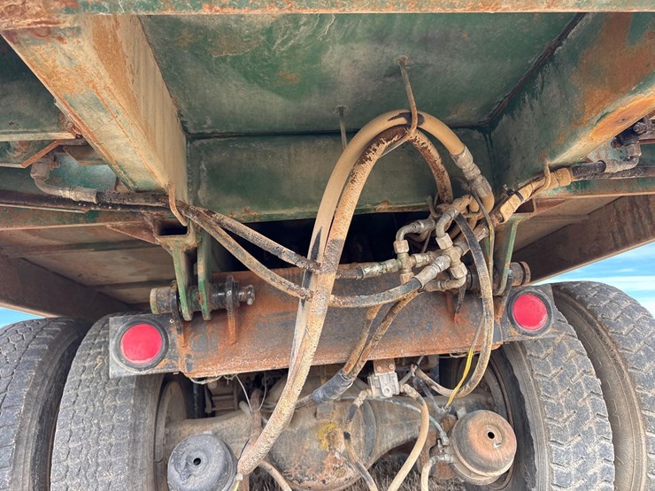 1986-white-140-image-48