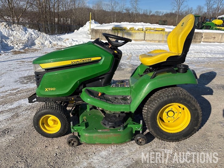 2023-john-deere-x590-image-2