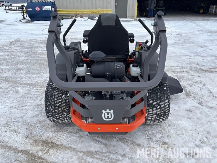 2022-husqvarna-z560l-zero-turn-image-5
